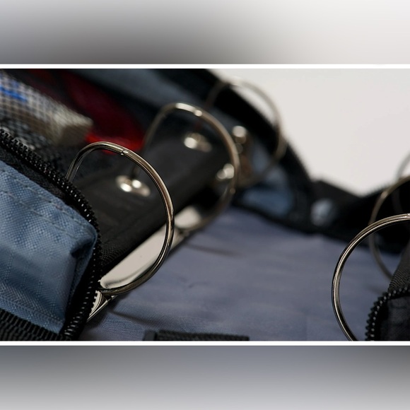 Case-it Black and Red Zipper Binder - Picture 14 of 15